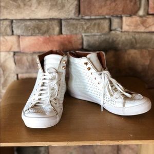 White bootie flats, really good condition